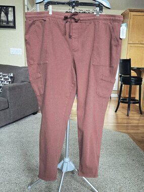 NWT Maurices sz 3X Weekender cargo style rust color pant